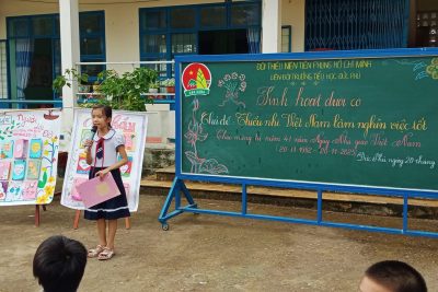 Ngày 20/11/2023 Liên đội trường tiểu học Đức Phú tổ chức sinh hoạt dưới cờ với chủ đề ” Thiếu nhi Việt Nam – Làm nghìn việc tốt “. Chào mừng 41 năm ngày nhà giáo Việt Nam 20/11 . Tổng kết phong trào thi đua và trao 30 xuất quà cho HS có hoàn cảnh khó khăn .