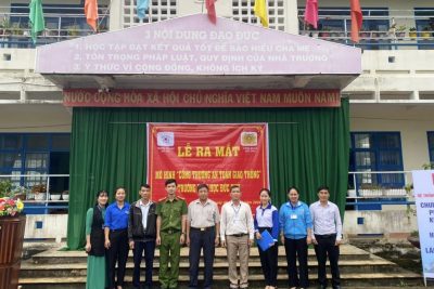 Ngày 8/01/2024 Liên đội trường tiểu học Đức Phú phối hợp với Công an xã, Đoàn TN  xã Đức Phú tổ chức lễ ra mắt mô hình ” Cổng Trường ATGT ” và phối hợp với công ty CPTM  Bắc Sông Trà tập huấn kiến thức ATGT và kỹ năng lái xe an toàn cho HS.