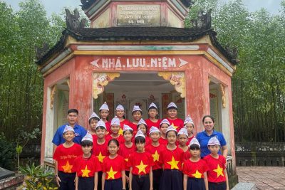 Sáng ngày 10/01/2025 Liên đội trường tiểu học Đức Phú tổ chức phong trào ” Đền ơn đáp nghĩa – Uống nước nhớ nguồn”. Thăm viếng khu di tích mộ Ông Trần Văn Đạt . Thông qua hoạt động giúp cho các em Đội viên hiểu biết thêm về truyền thống đấu tranh dựng nước và giữ nước của ông cha ta và biết được các khu di tích ở địa phương . Đồng thời giáo dục cho đội viên lòng tự hào về truyền thống lịch sử hào hùng của dân tộc.