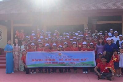 💗HÀNH TRÌNH VỀ ĐỊA CHỈ💗Ngày 21/03/2026 , Liên đội Trường Tiểu học Đức Phú tổ chức “Hành trình về địa chỉ đỏ” tại Khu lưu niệm Thủ tướng Phạm Văn Đồng. 💓Tại đây, các em đã được tham quan, tìm hiểu về cuộc đời và sự nghiệp cách mạng của Bác – một người con ưu tú của dân tộc, người đã có nhiều đóng góp to lớn cho sự nghiệp đấu tranh giải phóng và xây dựng đất nước. 💓Thông qua hoạt động này, các đội viên không chỉ được mở rộng hiểu biết lịch sử mà còn được giáo dục về truyền thống yêu nước, lòng biết ơn sâu sắc đối với thế hệ cha anh đi trước. Đây cũng là dịp để các em thêm quyết tâm học tập tốt, rèn luyện chăm, xứng đáng là con ngoan, trò giỏi, đội viên tốt.